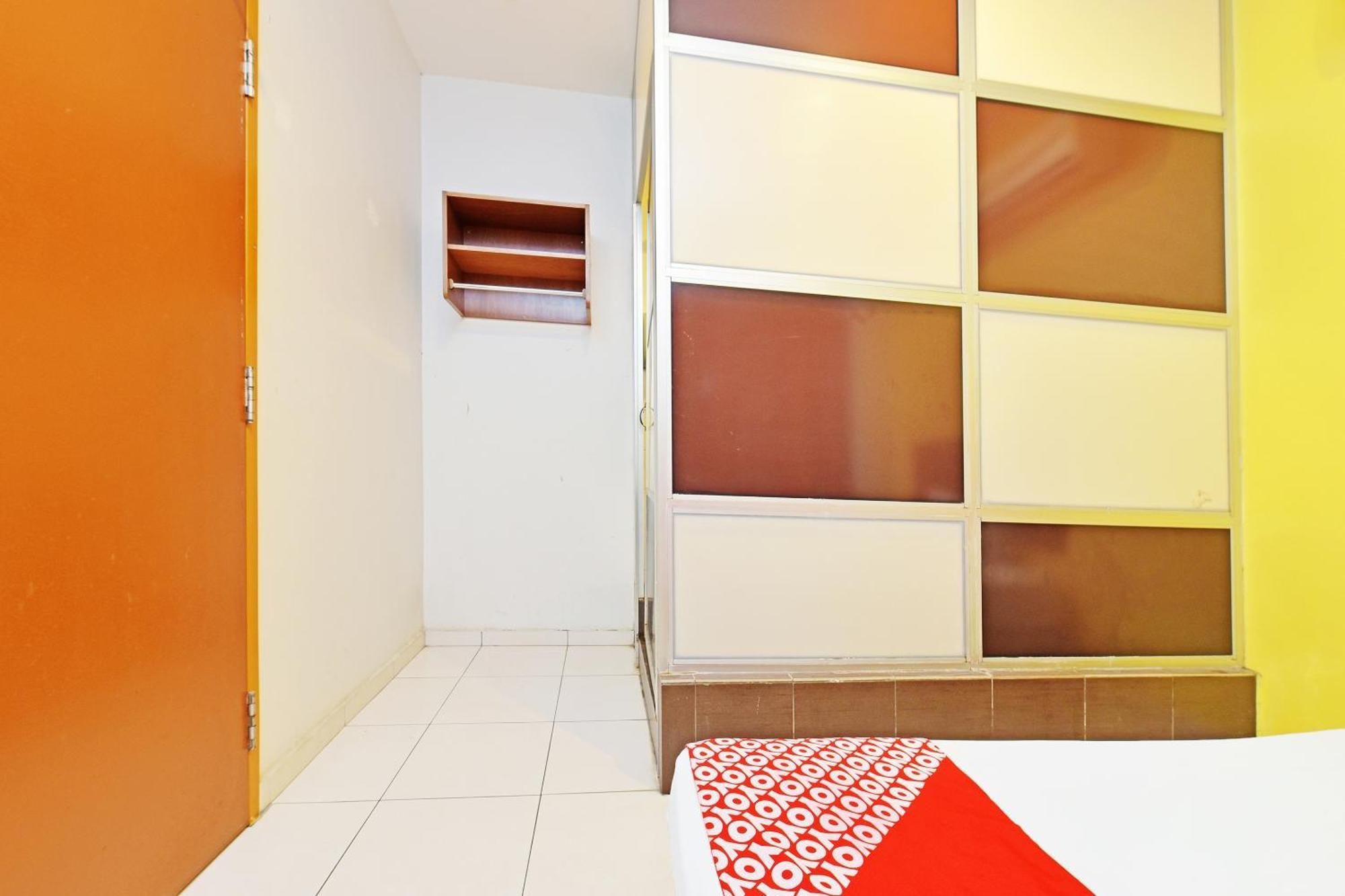 OYO 582 Hotel Walk Inn Kampong Pasir Puteh  Exterior foto