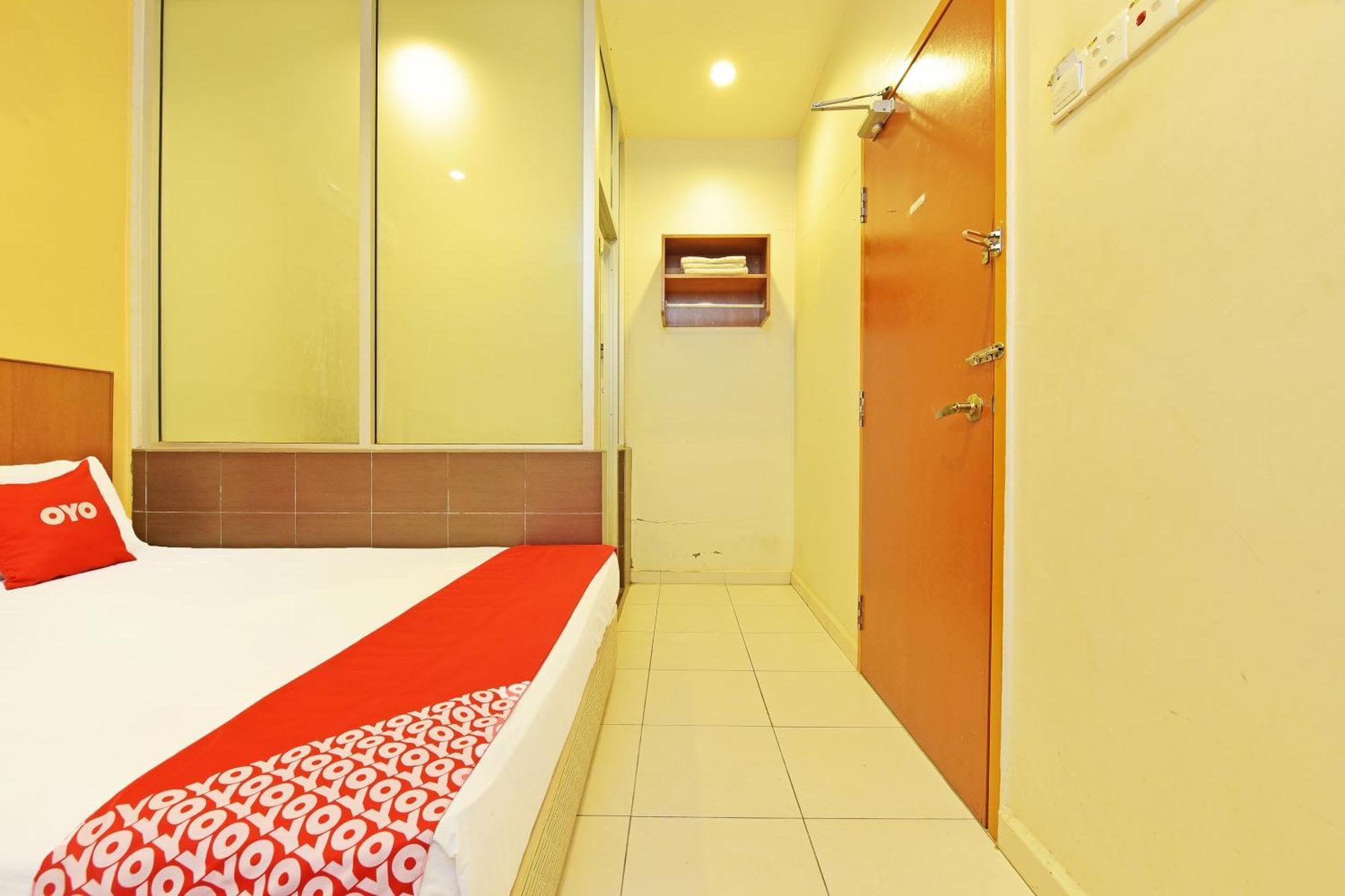 OYO 582 Hotel Walk Inn Kampong Pasir Puteh  Exterior foto