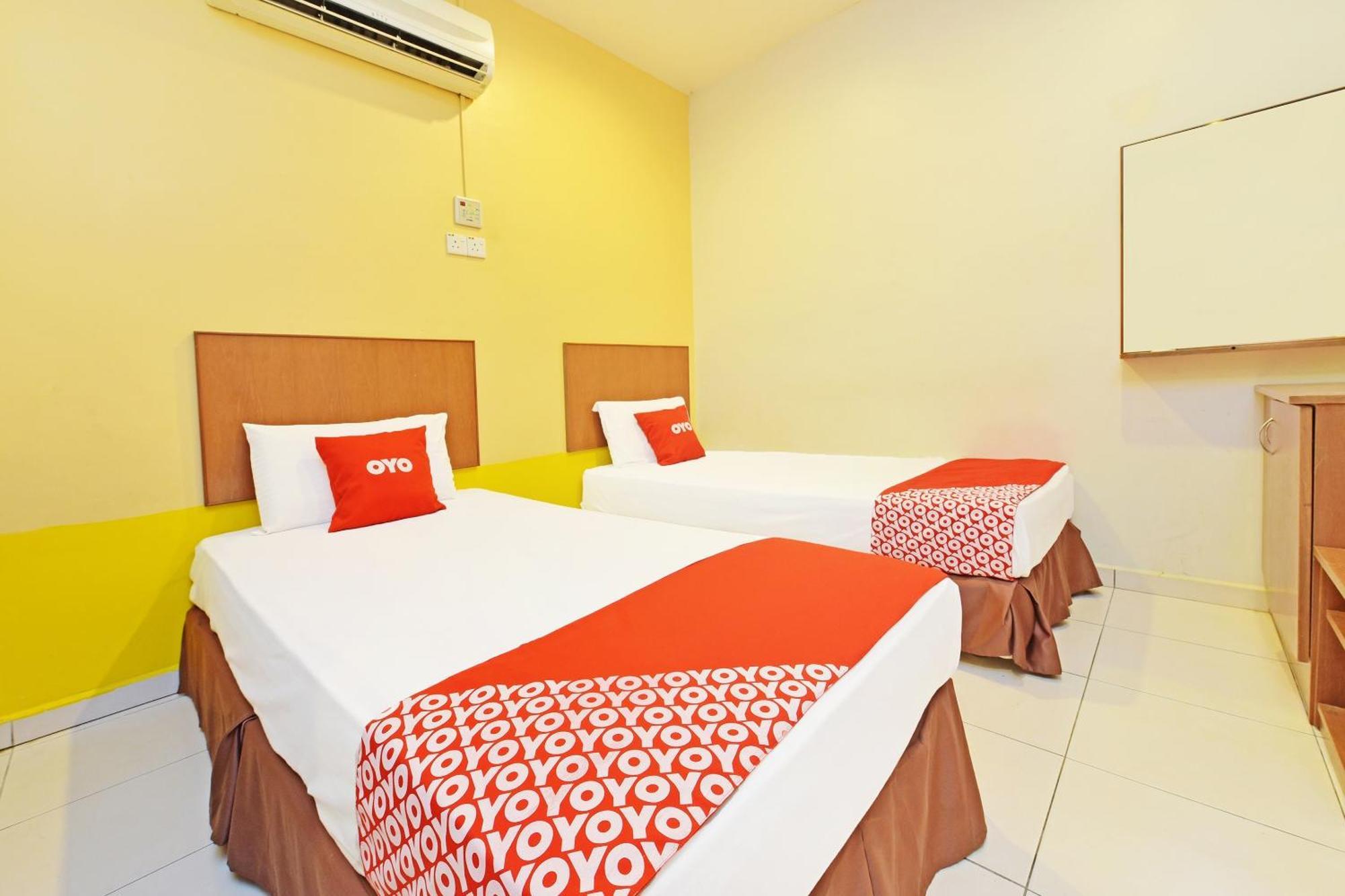 OYO 582 Hotel Walk Inn Kampong Pasir Puteh  Exterior foto
