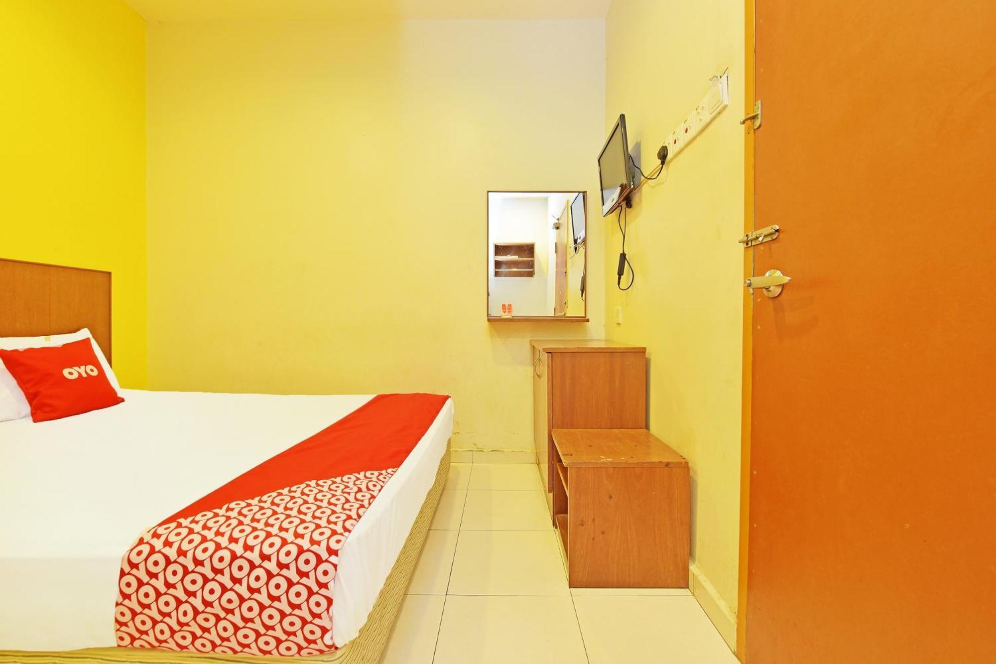 OYO 582 Hotel Walk Inn Kampong Pasir Puteh  Exterior foto