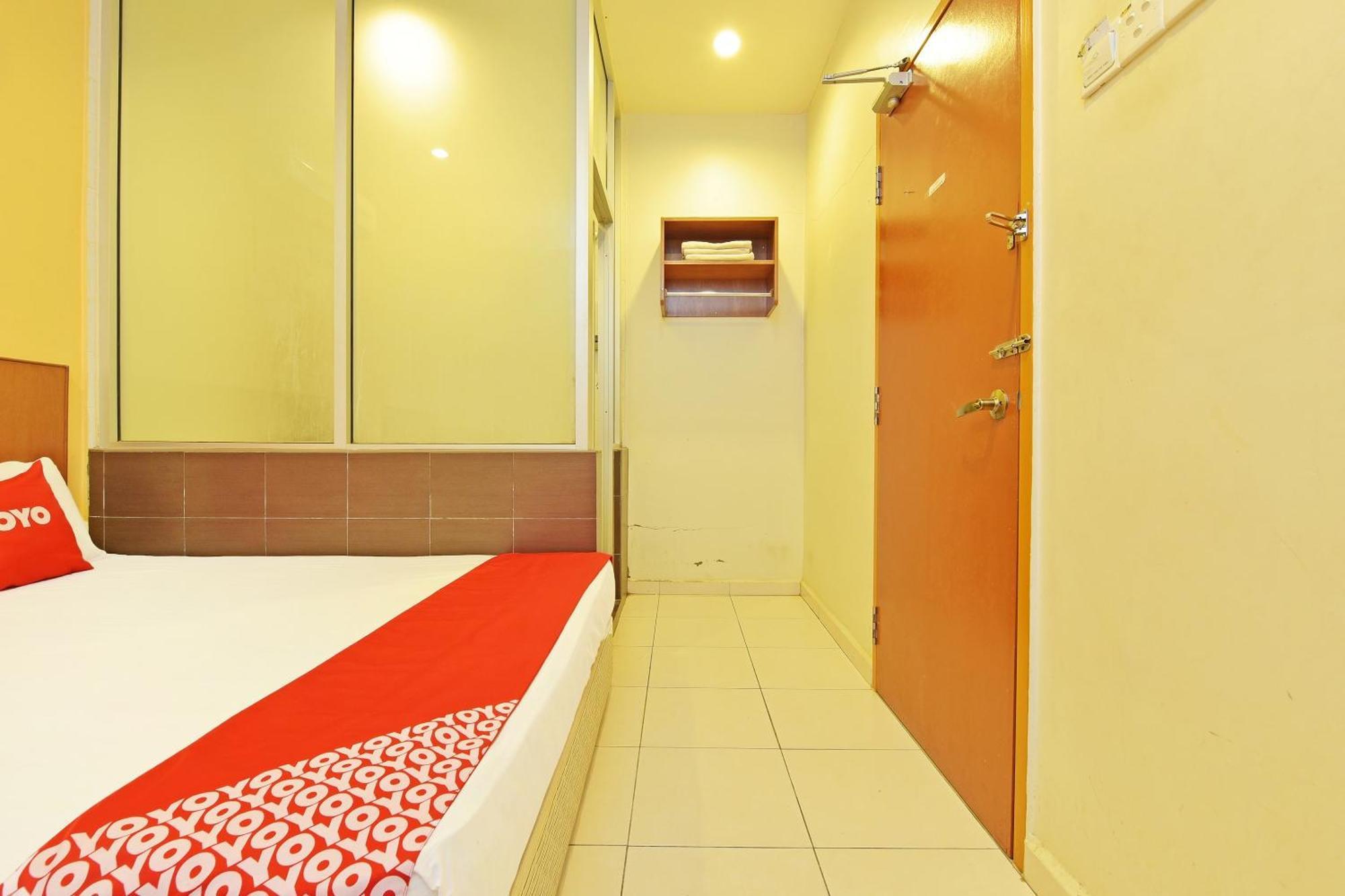 OYO 582 Hotel Walk Inn Kampong Pasir Puteh  Exterior foto