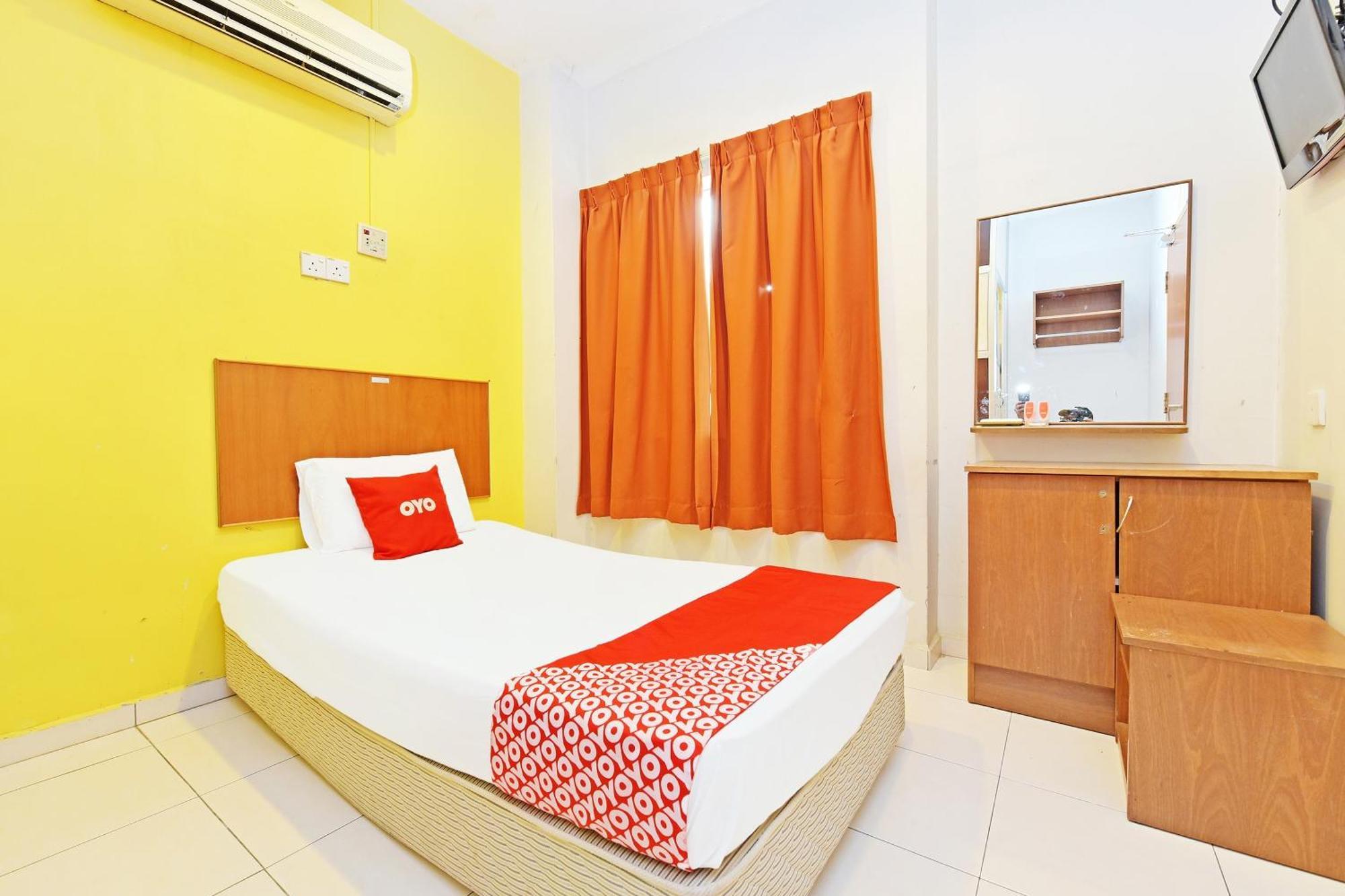 OYO 582 Hotel Walk Inn Kampong Pasir Puteh  Exterior foto
