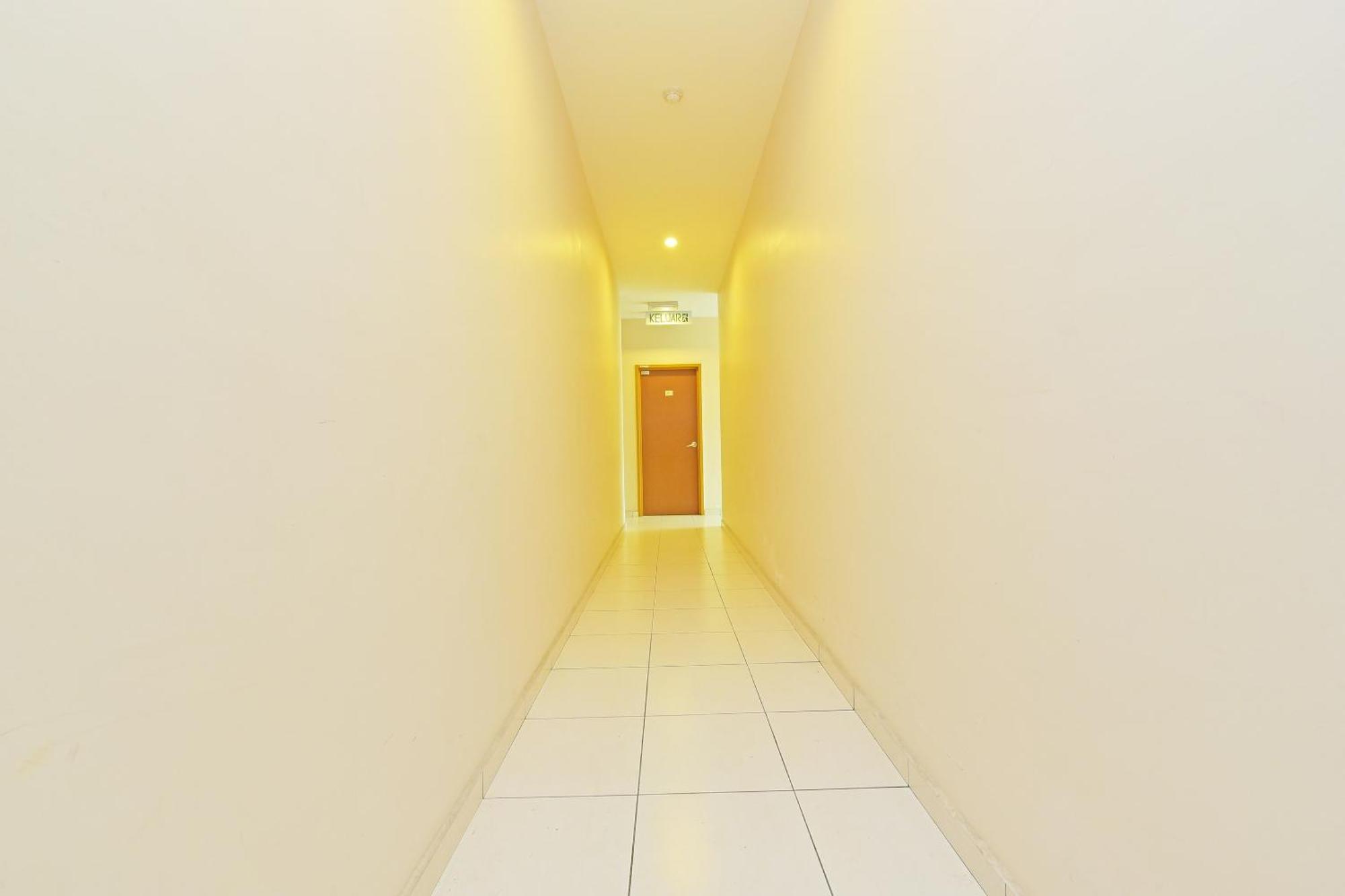 OYO 582 Hotel Walk Inn Kampong Pasir Puteh  Exterior foto
