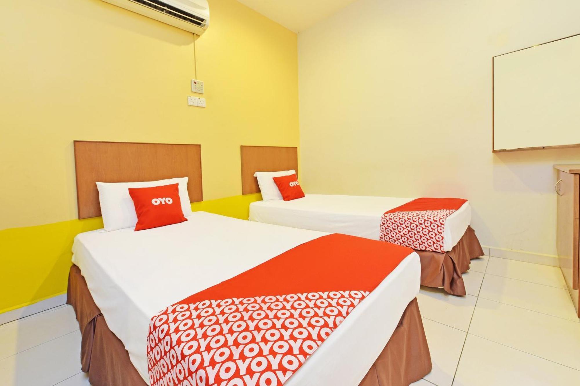 OYO 582 Hotel Walk Inn Kampong Pasir Puteh  Exterior foto
